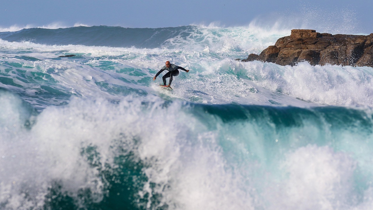 From Lisbon to the giant waves of Nazaré